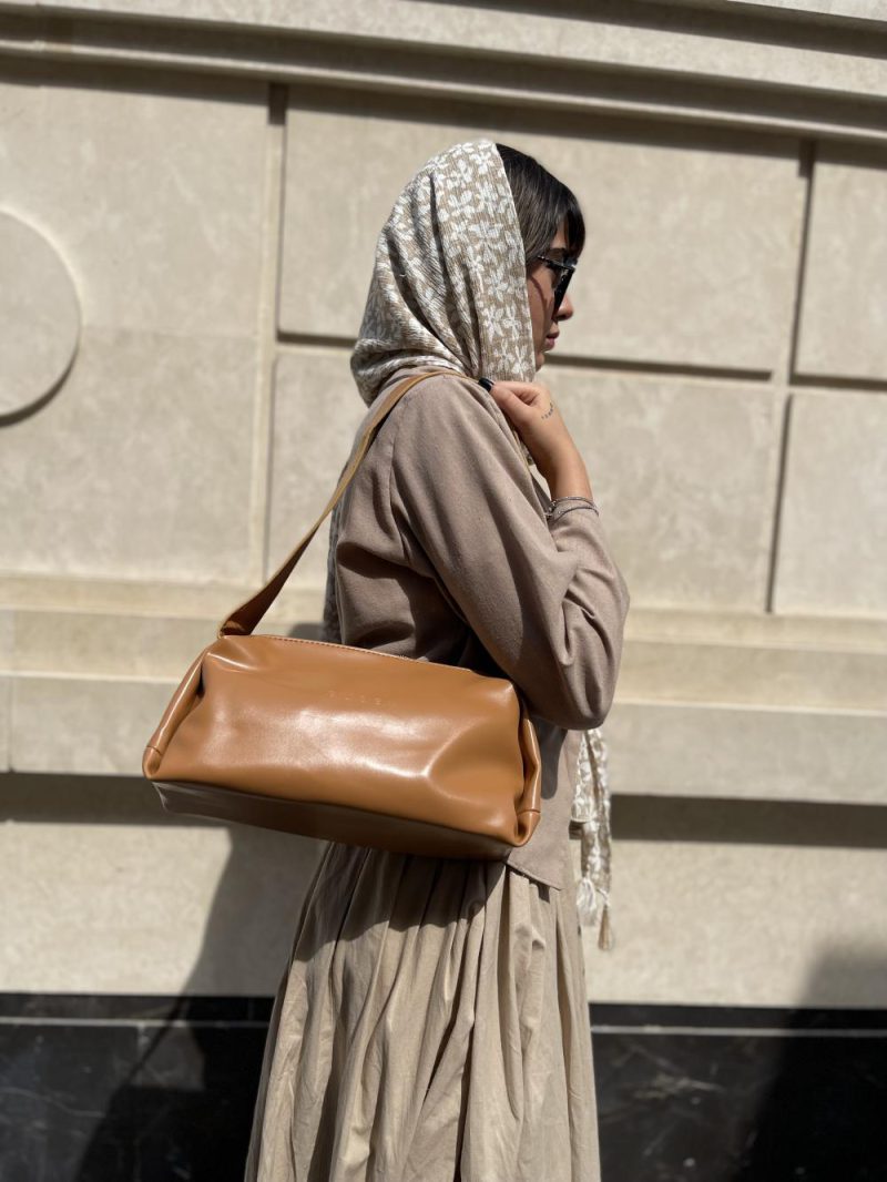 کیف دوشی زنانه چرم رنگ قهوه ای