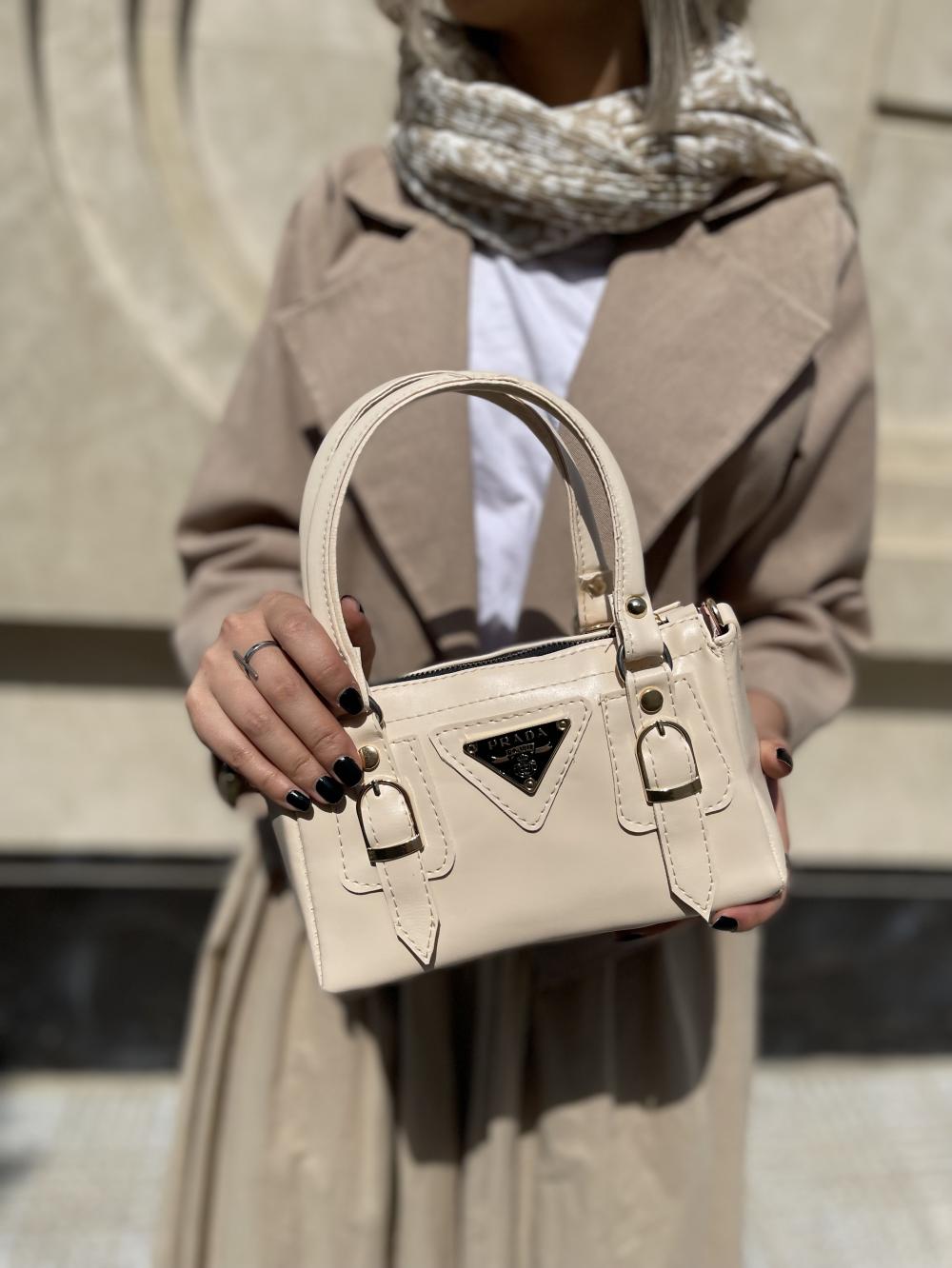 کیف دوشی و دستی زنانه پاسپورتی کرم رنگ