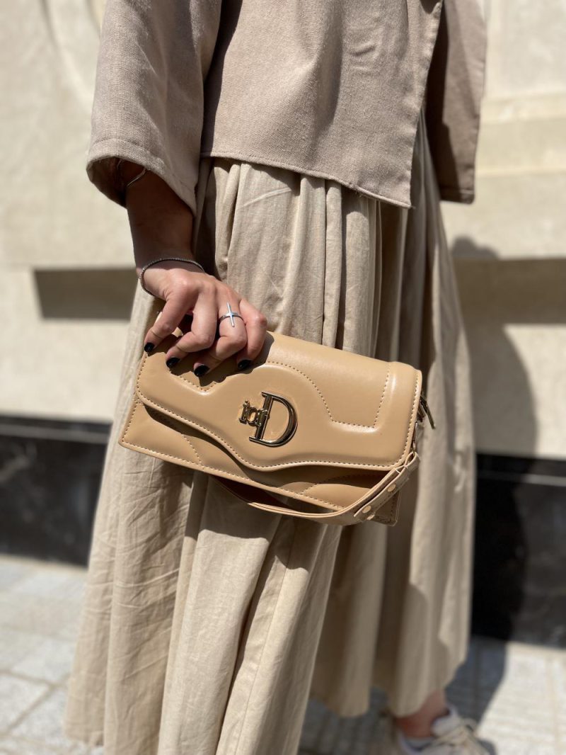 کیف دوشی و دستی پاسپورتی زنانه رنگ کرم