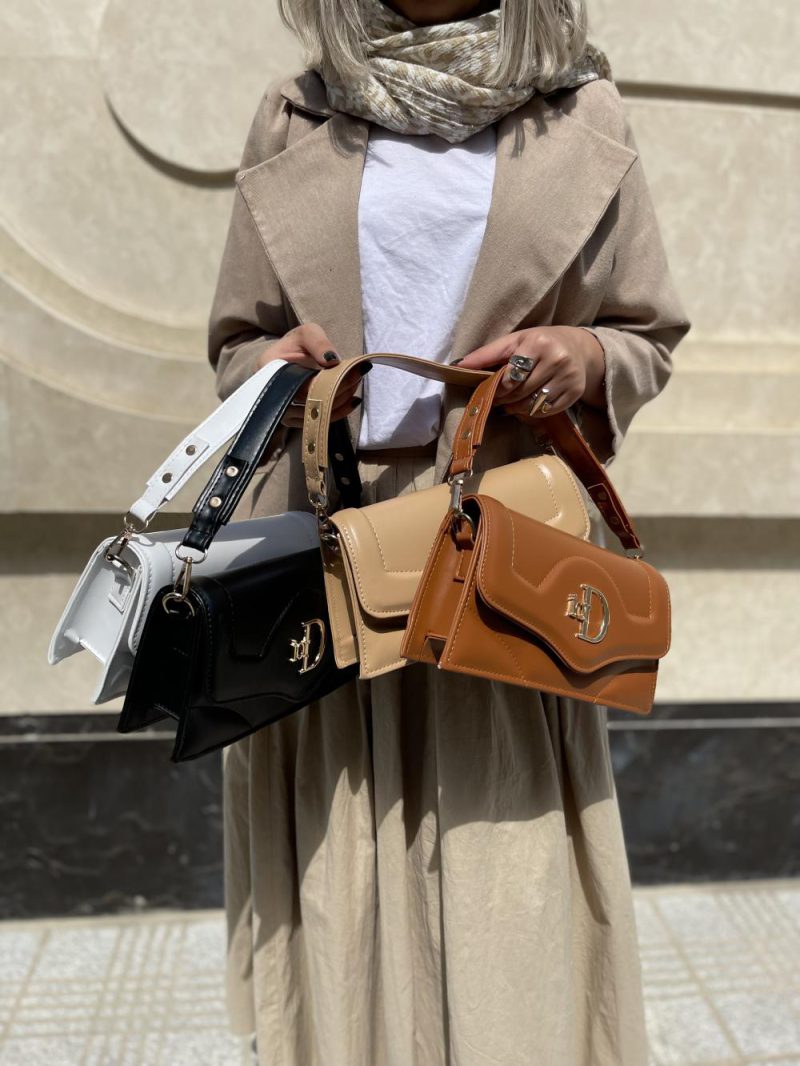 کیف دوشی و دستی پاسپورتی زنانه رنگ کرم