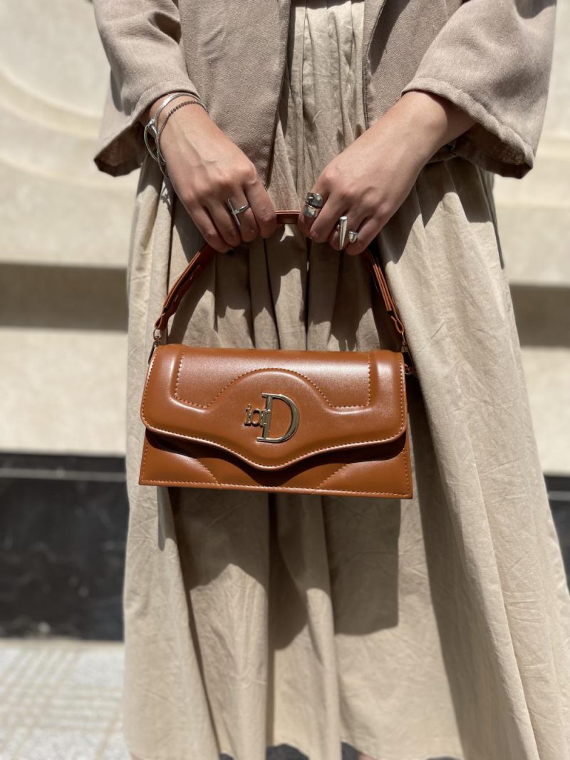 کیف دوشی و دستی پاسپورتی زنانه رنگ کرم