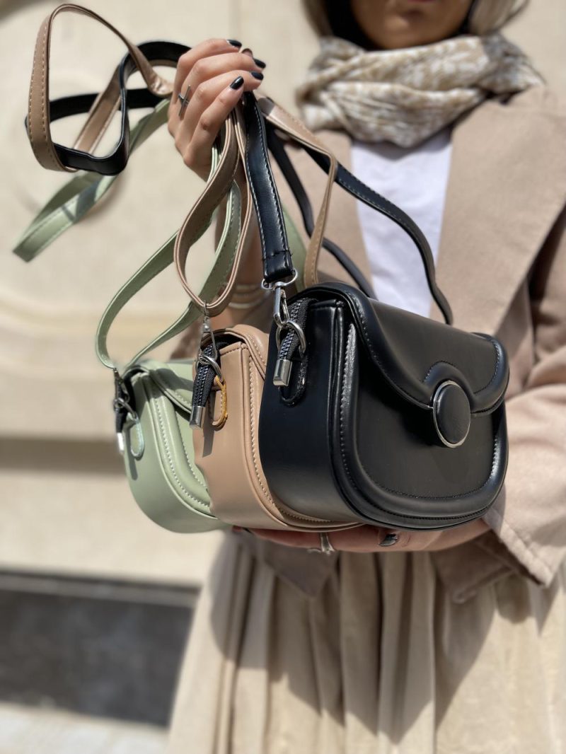 کیف دوشی پاسپورتی زنانه رنگ کرم