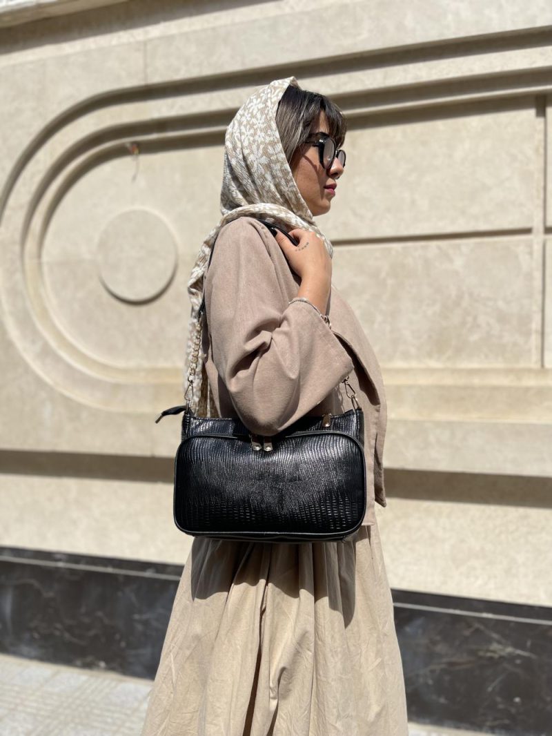کیف دوشی زنانه چرم مشکی رنگ