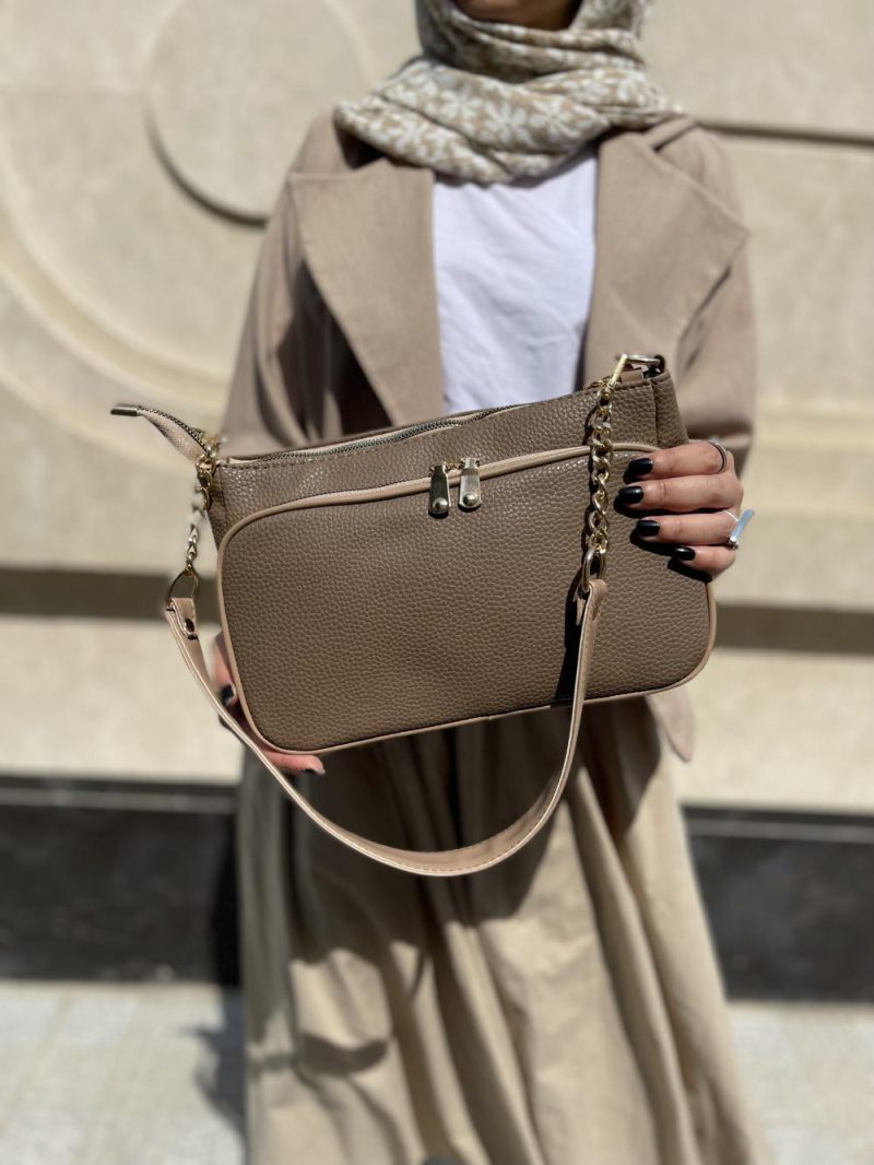 کیف دوشی زنانه چرم رنگ قهوه ای روشن