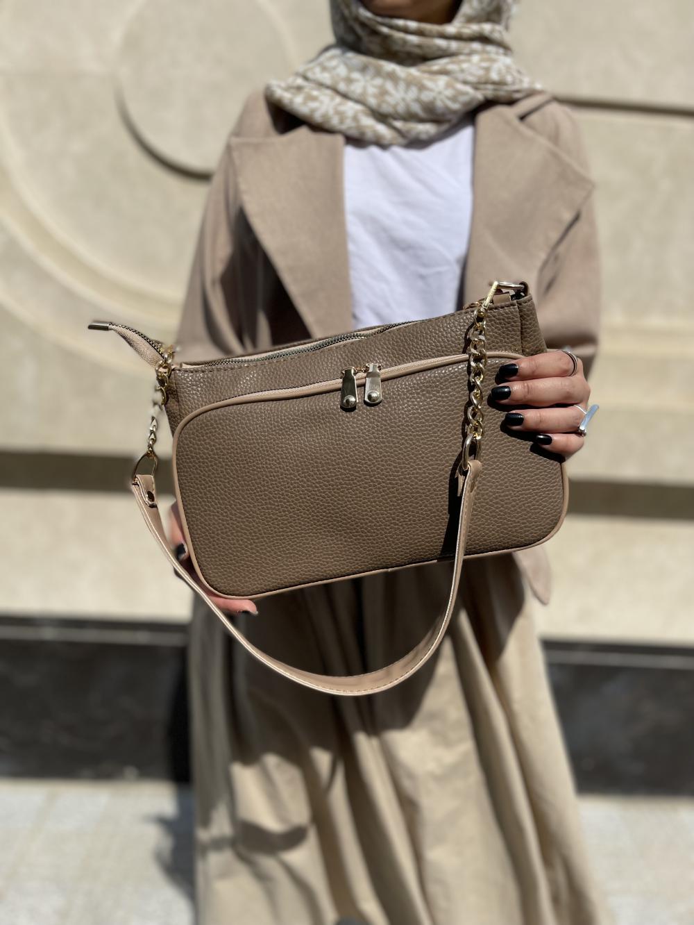 کیف دوشی زنانه چرم رنگ قهوه ای روشن