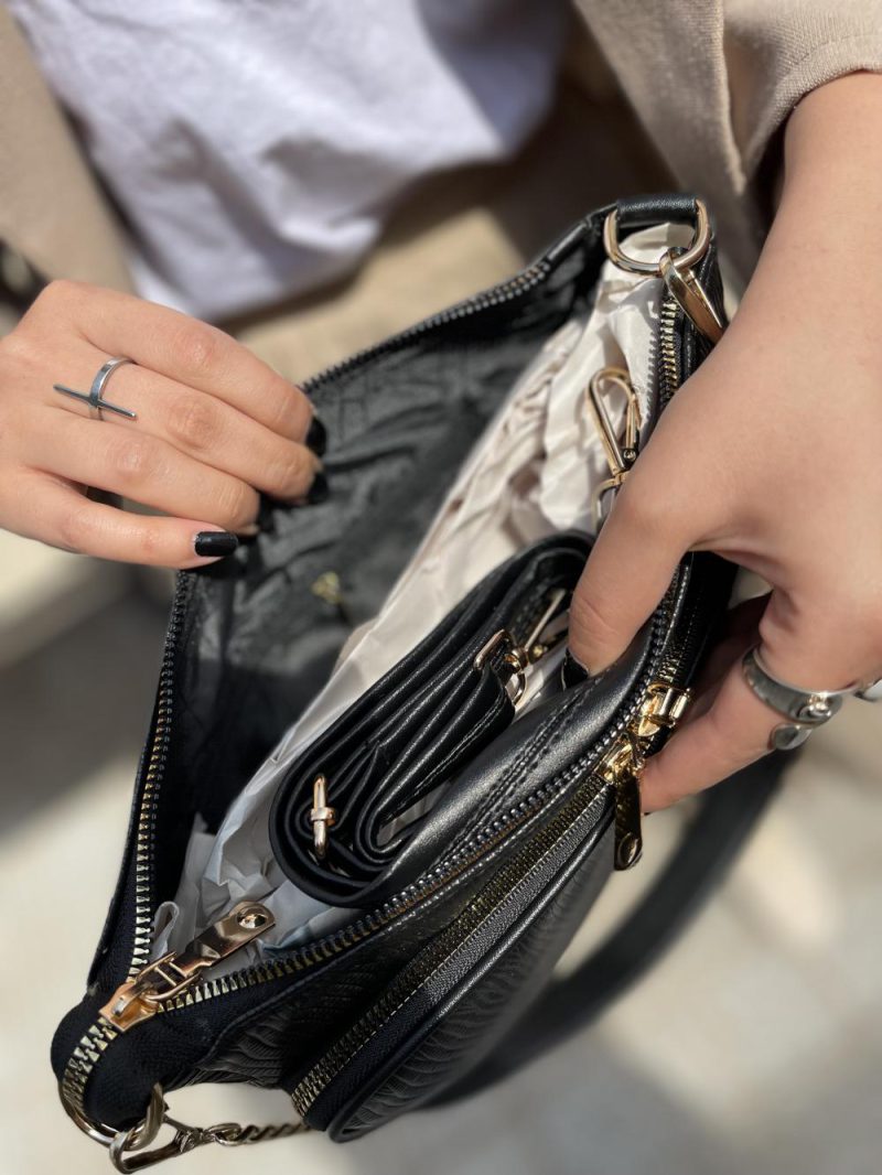کیف دوشی زنانه چرم مشکی رنگ