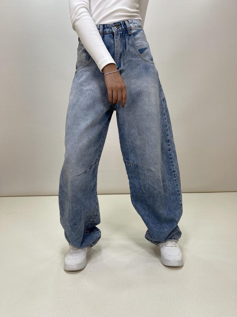 Women's mom fit jeans