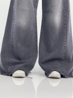 شلوار جین زنانه شافل بگ زغالی با سنگشور صدفی از بغل