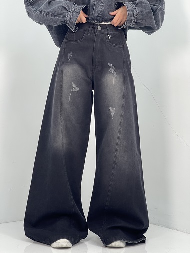 شلوار جین زنانه شافل مشکی با سنگشور صدفی