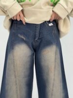 شلوار جین زنانه شافل سرمه ای با سنگشور کرم
