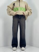 شلوار جین زنانه نیم بگ آبی تیره با سنگشور کرم