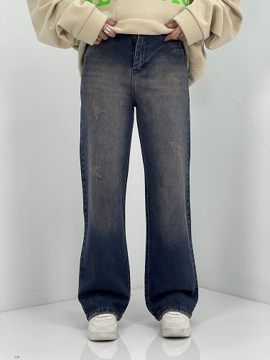 شلوار جین زنانه نیم بگ آبی تیره با سنگشور کرم