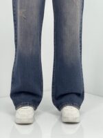 شلوار جین زنانه نیم بگ آبی تیره با سنگشور کرم