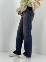 شلوار جین زنانه نیم بگ آبی تیره با سنگشور کرم