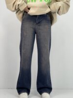 شلوار جین زنانه نیم بگ آبی تیره با سنگشور کرم